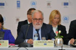 Energy Commissioner Miguel Arias Cañete at an international climate forum (photo Europe by Satellite) 