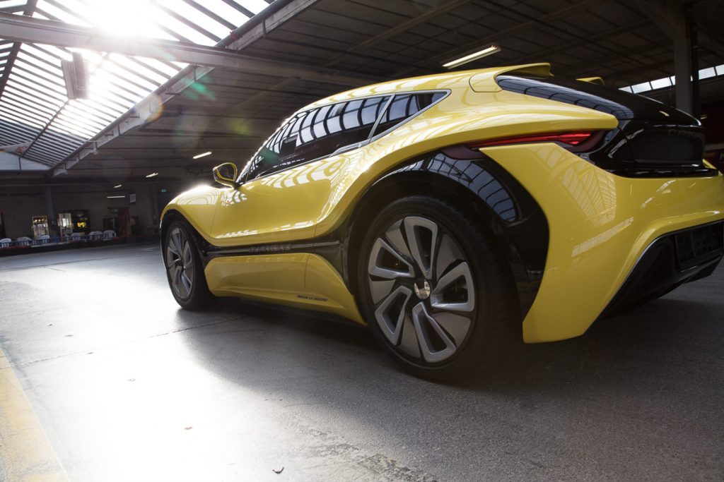 BMW Plots Sustainable Supercar With the i8 Project - WSJ