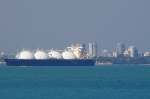 LNG ship leaves Darwin harbour in Australia (photo Eyeweed)